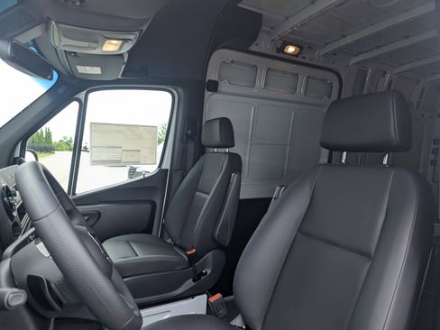 New 2025 Mercedes-Benz Sprinter 2500 image 8