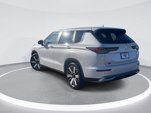 Used 2025 Mitsubishi Outlander SE AWD/4WD image 7
