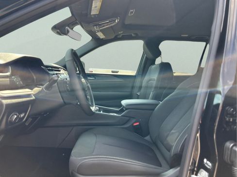 New 2026 Jeep Grand Cherokee Laredo X RWD image 9