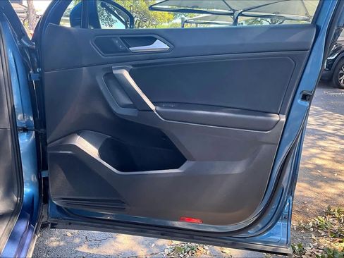 Used 2019 Volkswagen Tiguan SE w/ Panoramic Sunroof Package image 21