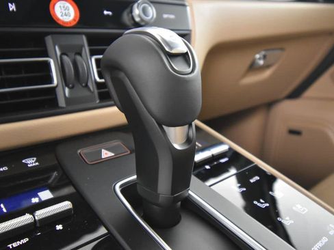 New 2026 Porsche Macan image 29