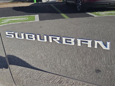 Used 2024 Chevrolet Suburban LS image 9