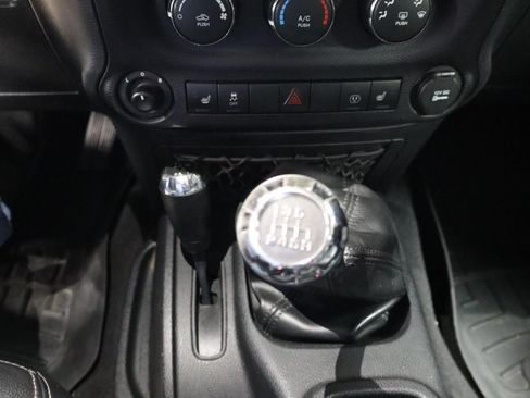 Used 2016 Jeep Wrangler Unlimited Sahara w/ Connectivity Group AWD/4WD image 16