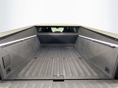 Used 2024 Tesla Cybertruck AWD Crew Cab image 33
