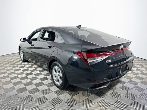 Used 2022 Hyundai Elantra SE FWD image 5