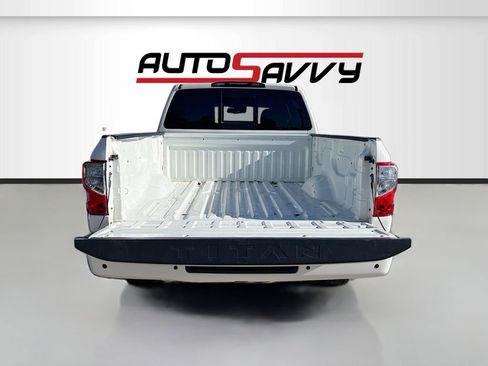 Used 2021 Nissan Titan SV w/ SV Convenience Package image 26