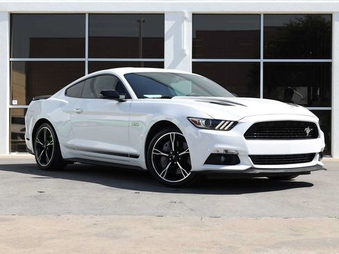 Used 2016 Ford Mustang GT Premium w/ Equipment Group 401A RWD image 6
