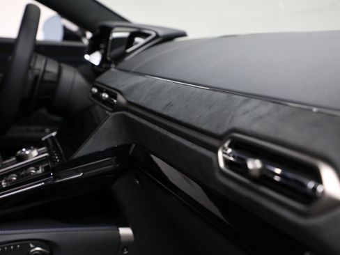 Used 2025 Aston Martin V8 Vantage Coupe image 24