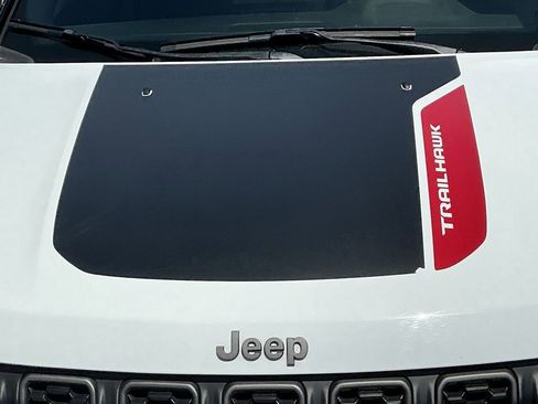 Used 2025 Jeep Compass Trailhawk AWD/4WD image 12