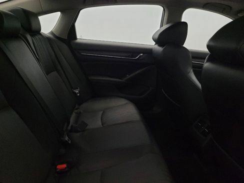 Used 2018 Honda Accord Touring image 19