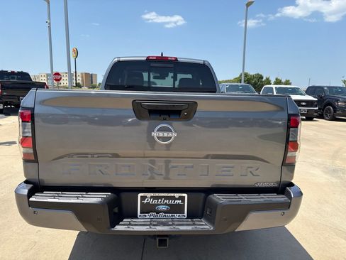 Used 2025 Nissan Frontier SV RWD image 4