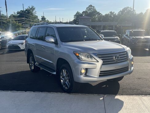 Used 2013 Lexus LX 570 4WD w/ Luxury Pkg image 2