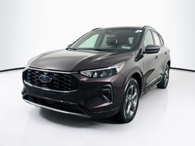 Used 2023 Ford Escape ST-Line w/ Tech Pack #1 AWD/4WD image 3