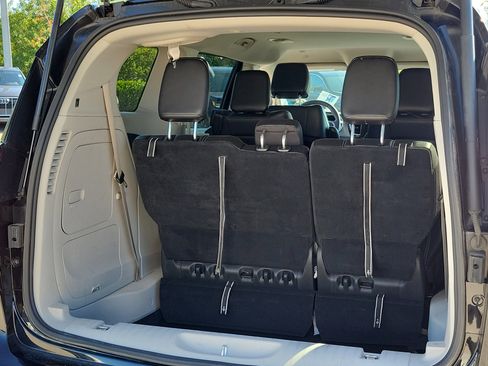 Used 2024 Chrysler Pacifica Select image 10