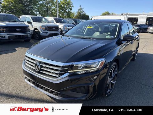 Used 2020 Volkswagen Passat 2.0T R-Line FWD image 1