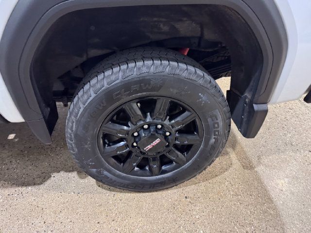 Used 2024 GMC Sierra 2500 AT4 w/ Technology Package AWD/4WD image 30