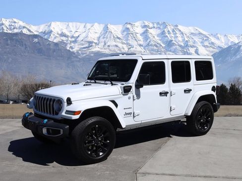 Used 2024 Jeep Wrangler Unlimited Sahara AWD/4WD image 2