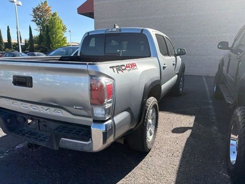 Used 2022 Toyota Tacoma TRD Off-Road AWD/4WD image 5