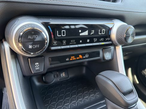 Used 2025 Toyota RAV4 XLE FWD image 29