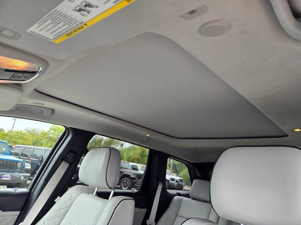 Used 2019 Jeep Grand Cherokee Summit AWD/4WD image 9