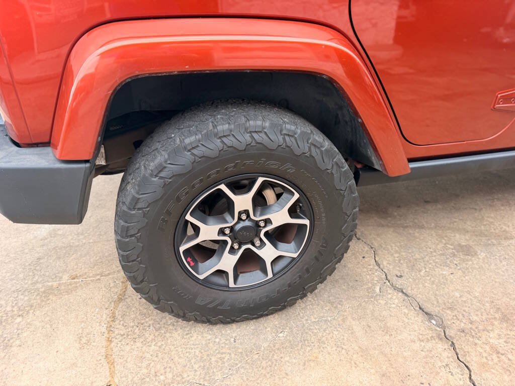 Used 2014 Jeep Wrangler Unlimited Sahara w/ Connectivity Group AWD/4WD image 11