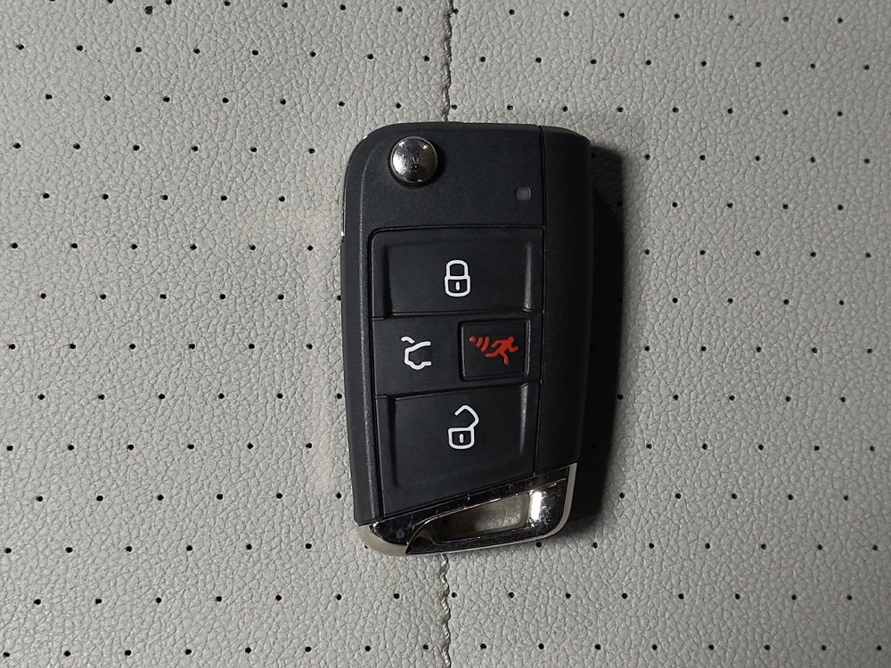 Used 2021 Volkswagen Tiguan SE FWD image 32