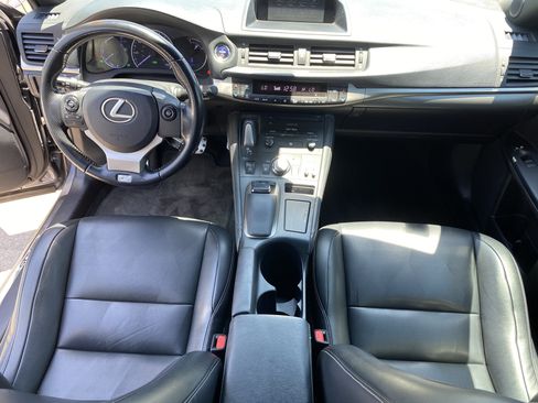 Used 2016 Lexus CT 200h w/ Navigation Package FWD image 18