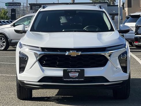Used 2025 Chevrolet Trax LT FWD image 11