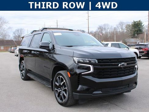 Used 2024 Chevrolet Suburban RST w/ Luxury Package image 2