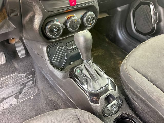 Used 2017 Jeep Renegade Altitude FWD image 9