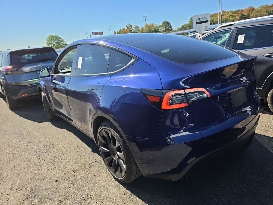 Used 2024 Tesla Model Y Long Range AWD/4WD image 3