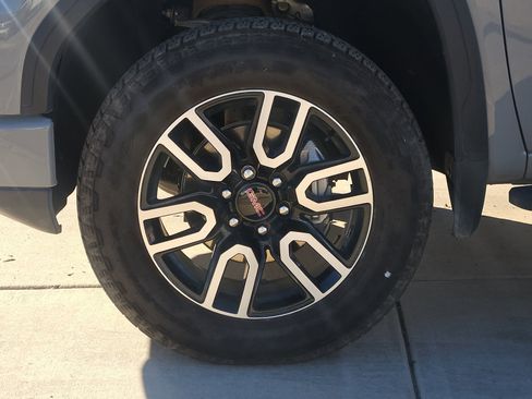 Used 2024 GMC Sierra 1500 AT4 w/ Technology Package image 9