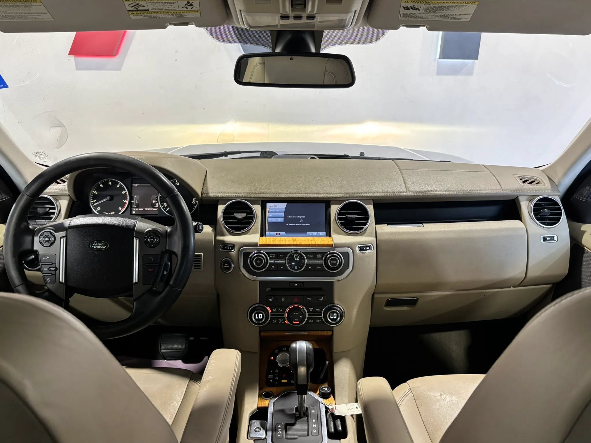 Used 2011 Land Rover LR4 HSE LUX AWD/4WD image 12