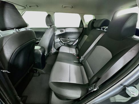 Used 2025 Kia Soul LX w/ LX Technology Package FWD image 26