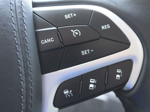 Used 2018 Jeep Grand Cherokee Summit AWD/4WD image 33