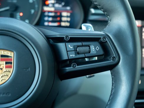 Certified 2022 Porsche Macan AWD/4WD image 27