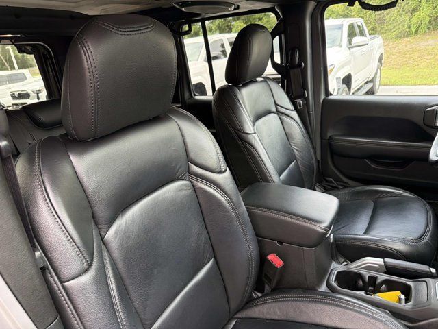 Used 2018 Jeep Wrangler Unlimited Sahara AWD/4WD image 16
