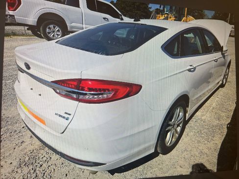 Used 2018 Ford Fusion SE w/ Equipment Group 602A image 2