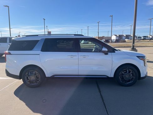 New 2026 Kia Carnival SX image 6