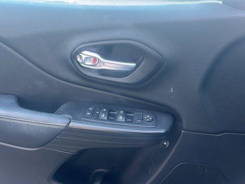 Used 2016 Jeep Cherokee Limited image 14