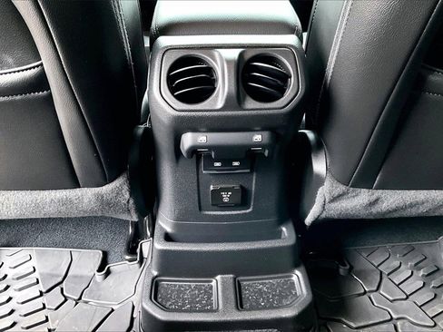 Certified 2022 Jeep Wrangler Unlimited Sahara image 16