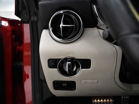 Used 2014 Mercedes-Benz SLK 250 image 16