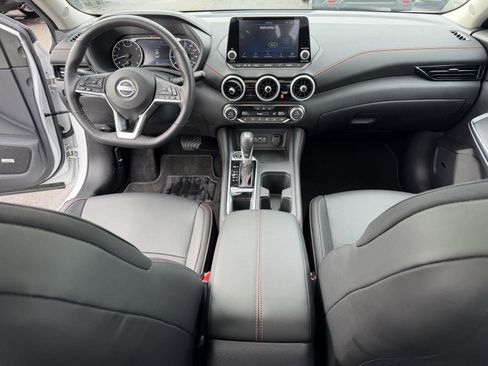 Used 2025 Nissan Sentra SR w/ SR Premium Package image 14