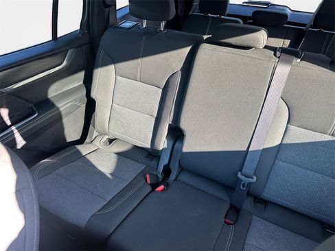 Used 2025 GMC Acadia Elevation image 9