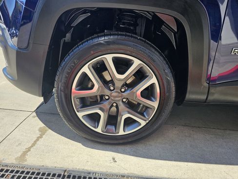 Used 2016 Jeep Renegade Latitude w/ Popular Equipment Group image 9