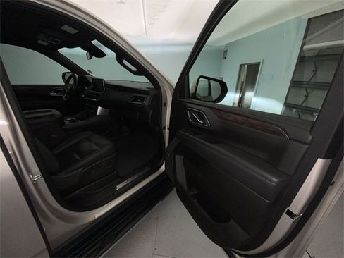 Used 2023 Chevrolet Suburban LT image 25