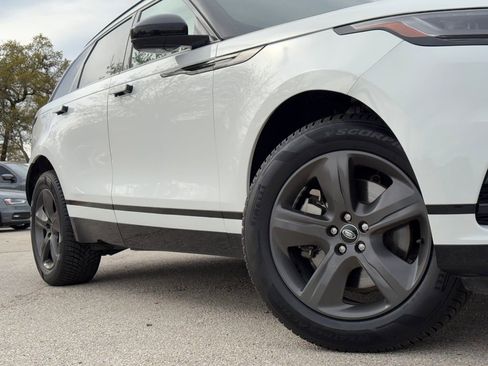 Used 2025 Land Rover Range Rover Velar Dynamic SE image 2