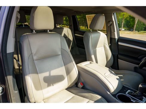 Used 2015 Toyota Highlander XLE AWD/4WD image 20