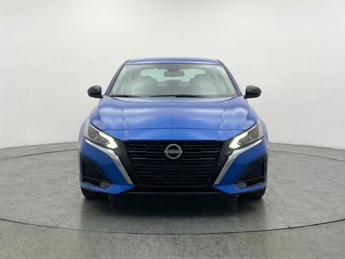 Used 2025 Nissan Altima 2.5 SV image 2