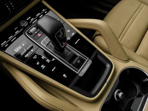 Used 2023 Porsche Cayenne Platinum Edition AWD/4WD image 28